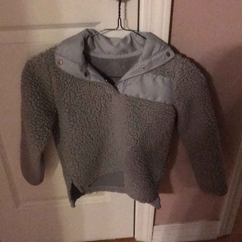 Sherpa pullover size 8 grey